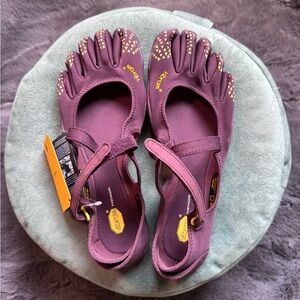 Vibram Women's V-Soul Fig FiveFingers 38 NWT